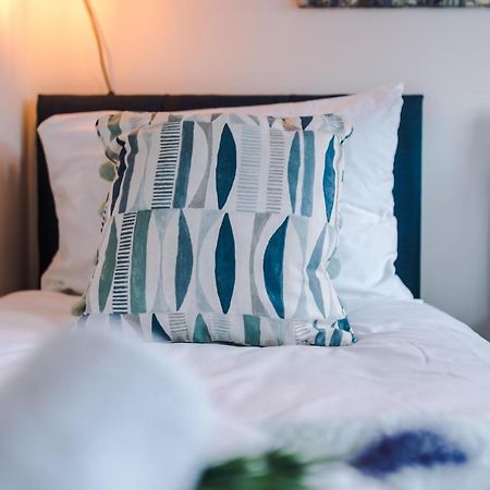 Bright 2-Bed Cottage In Chester By 53 Degrees Property, Ideal For Couples & Small Groups, City Centre - Sleeps 6 Kültér fotó