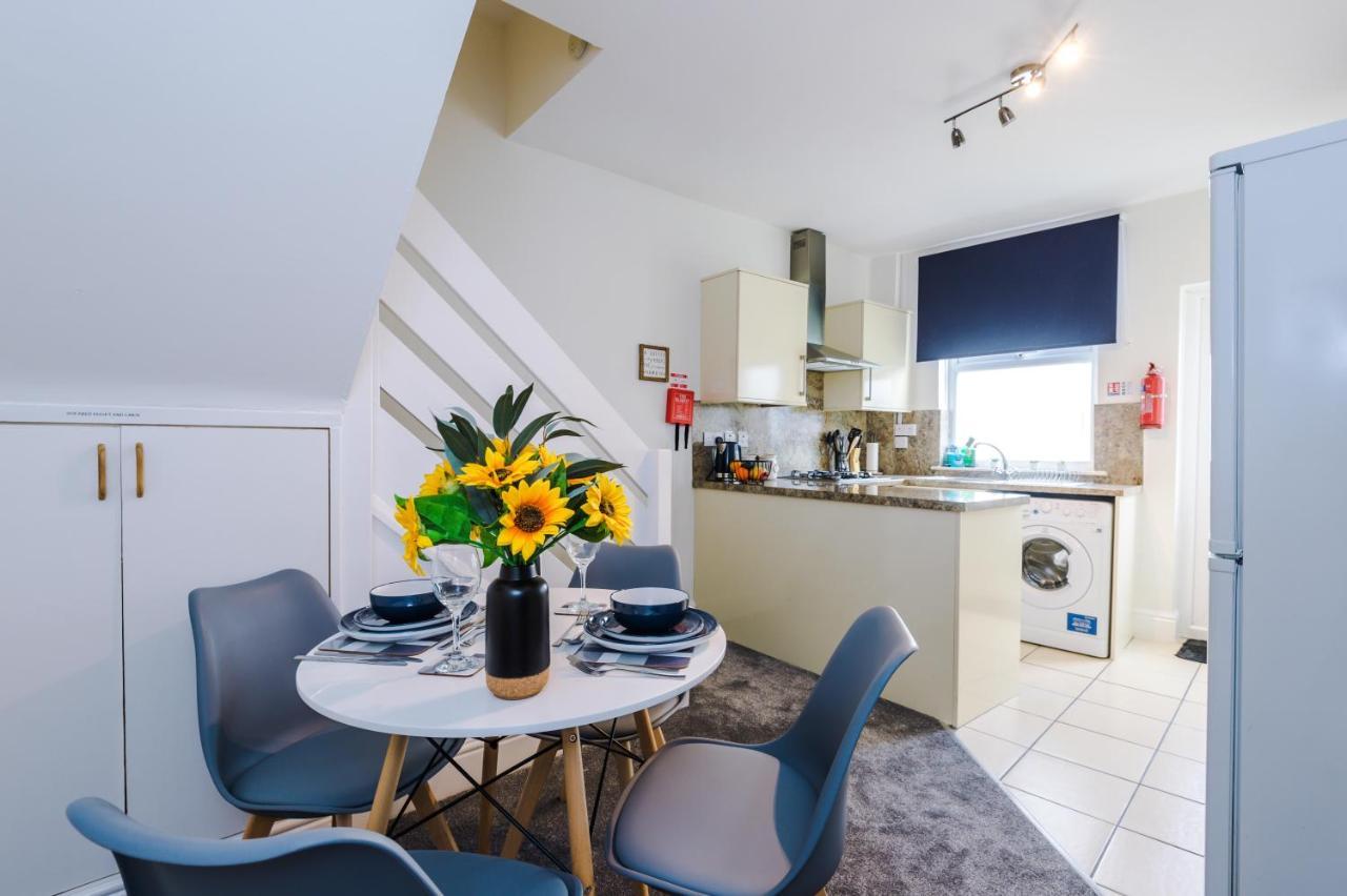 Bright 2-Bed Cottage In Chester By 53 Degrees Property, Ideal For Couples & Small Groups, City Centre - Sleeps 6 Kültér fotó