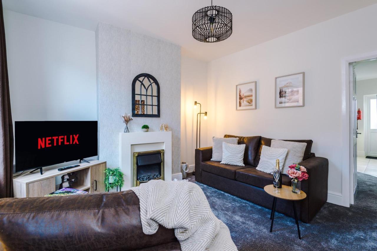 Bright 2-Bed Cottage In Chester By 53 Degrees Property, Ideal For Couples & Small Groups, City Centre - Sleeps 6 Kültér fotó