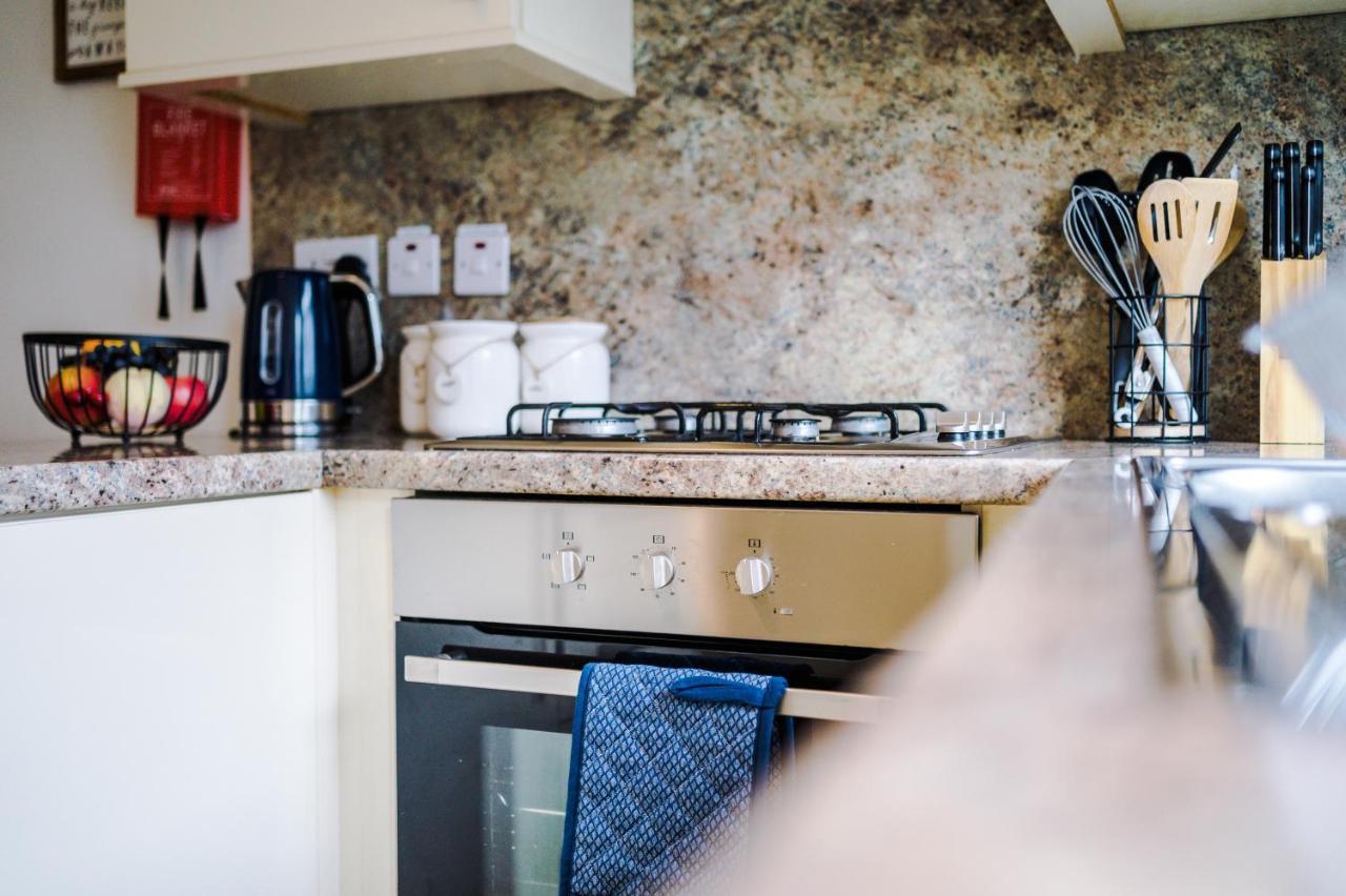 Bright 2-Bed Cottage In Chester By 53 Degrees Property, Ideal For Couples & Small Groups, City Centre - Sleeps 6 Kültér fotó