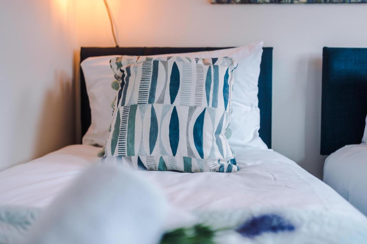 Bright 2-Bed Cottage In Chester By 53 Degrees Property, Ideal For Couples & Small Groups, City Centre - Sleeps 6 Kültér fotó