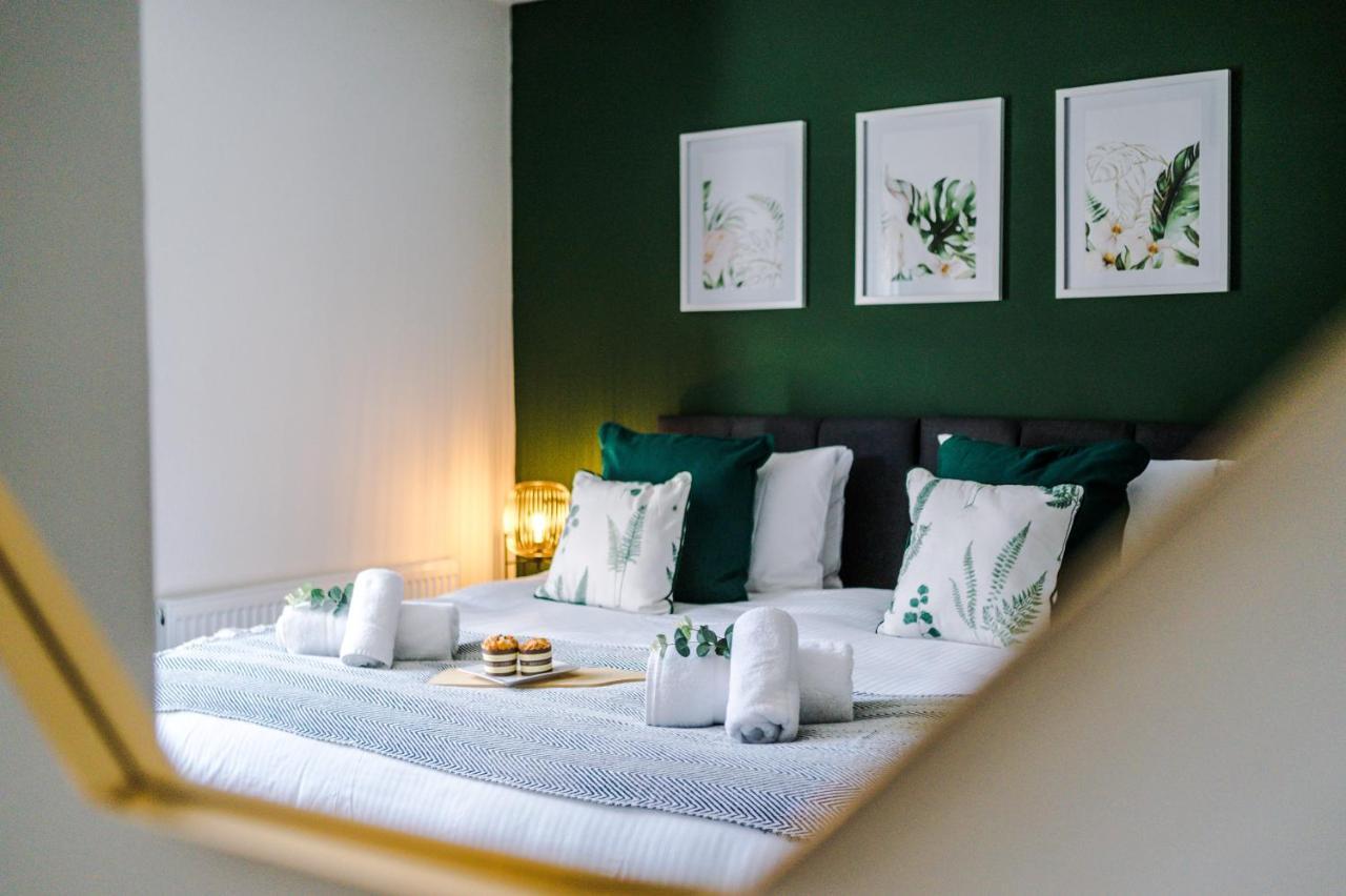 Bright 2-Bed Cottage In Chester By 53 Degrees Property, Ideal For Couples & Small Groups, City Centre - Sleeps 6 Kültér fotó