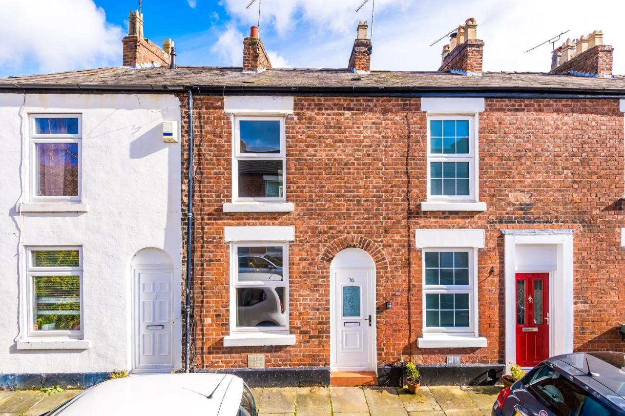 Bright 2-Bed Cottage In Chester By 53 Degrees Property, Ideal For Couples & Small Groups, City Centre - Sleeps 6 Kültér fotó