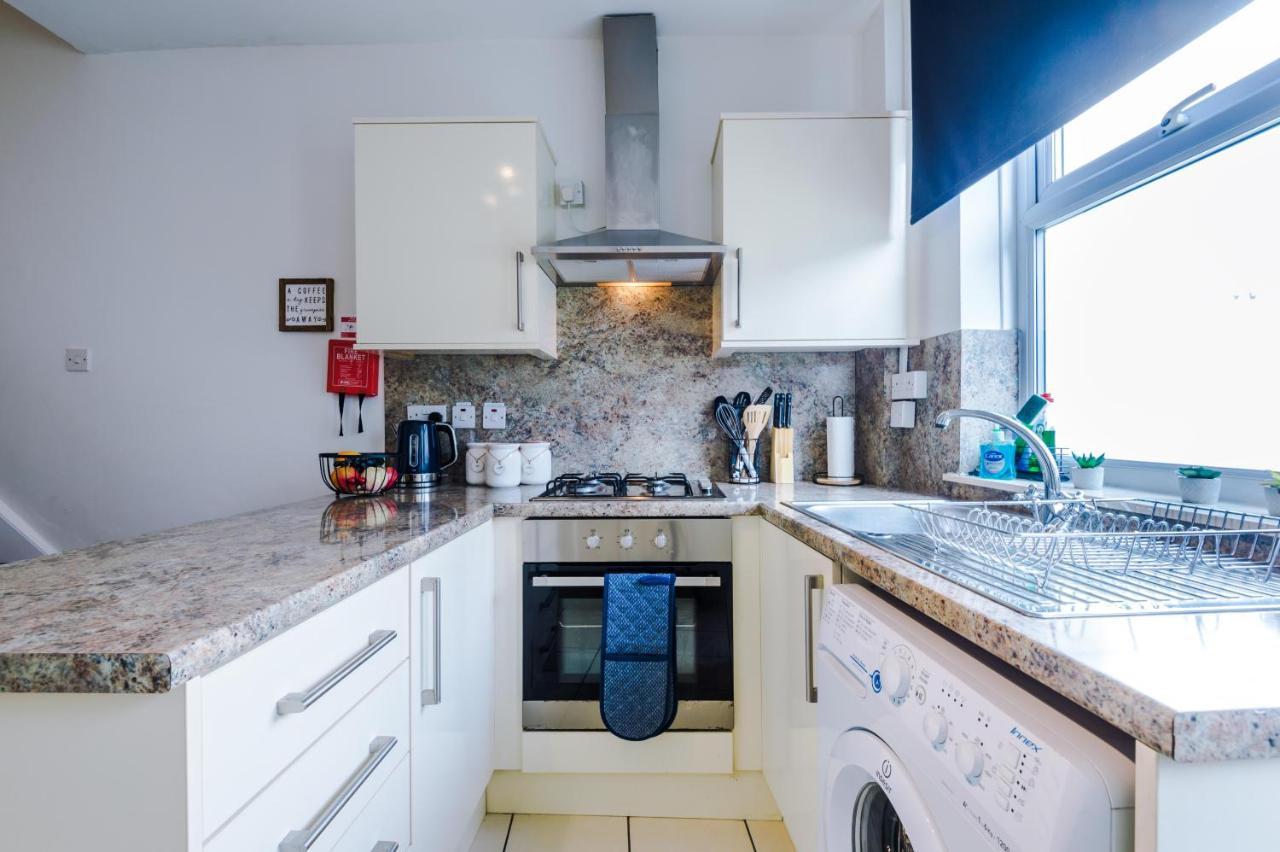 Bright 2-Bed Cottage In Chester By 53 Degrees Property, Ideal For Couples & Small Groups, City Centre - Sleeps 6 Kültér fotó
