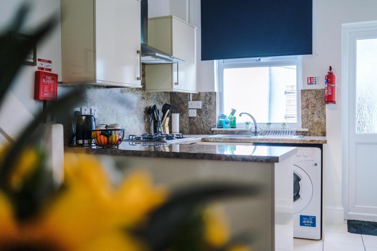 Bright 2-Bed Cottage In Chester By 53 Degrees Property, Ideal For Couples & Small Groups, City Centre - Sleeps 6 Kültér fotó
